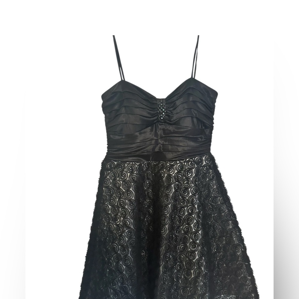Intrigue by Macy’s Party Cocktail Prom‎ Dress Black Size 8 Lace Over white